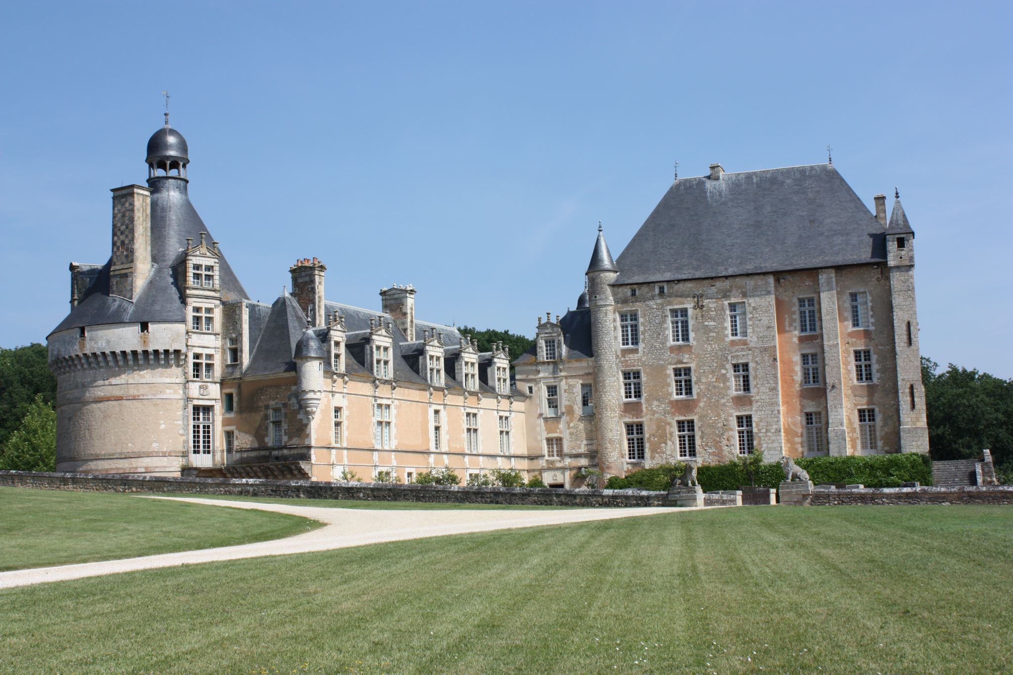 Le Château de Touffou vous réceptionne dans ses salles